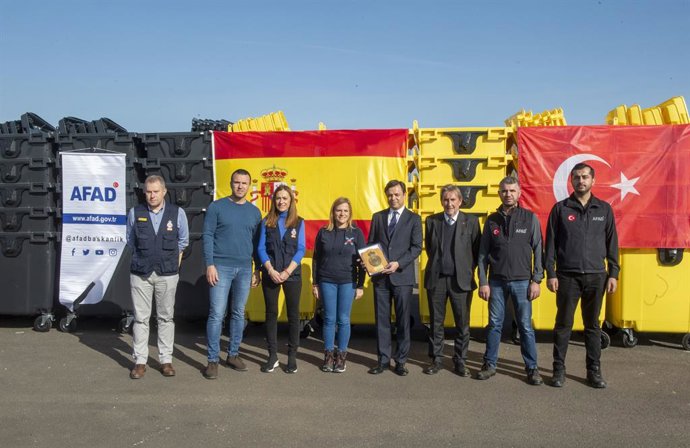 Donació de contenidors turcs