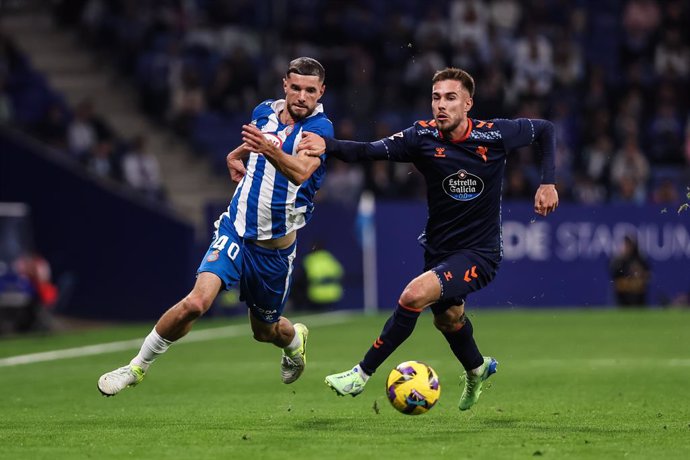 Justin Smith of RCD Espanyol and Oscar Mingueza of RC Celta battle for possession during the Spanish league, La Liga EA Sports, football match played between RCD Espanyol and RC Celta at RCDE Stadium on November 30, 2024 in Barcelona, Spain.