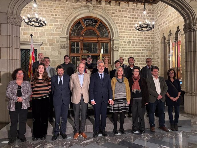 El alcalde Jaume Collboni junto a los miembros del nuevo Consell Assessor de la Rambla