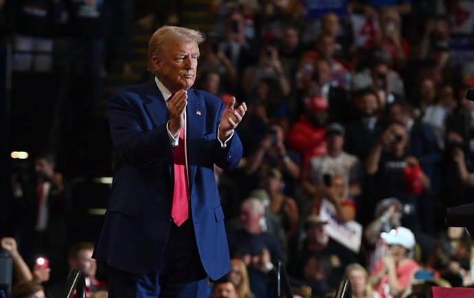 Archivo - 18 September 2024, US, New York: Former US President and Republican presidential candidate Donald Trump reacts during his election rally at Nassau Coliseum in Uniondale. Photo: Andrea Renault/ZUMA Press Wire/dpa