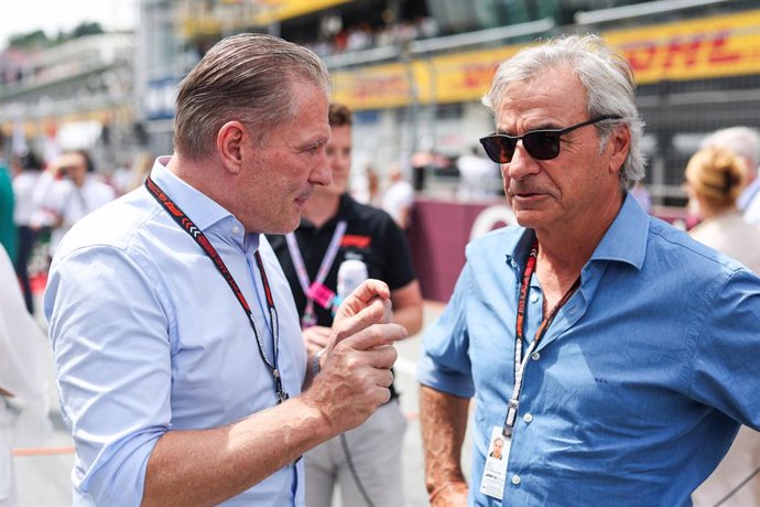 Archivo - VERSTAPPEN Jos, father of Max, portrait with SAINZ Carlos Senior, during the Formula 1 Qatar Airways Austrian Grand Prix 2024, 11th round of the 2024 Formula One World Championship from June 28 to 30, 2024 on the Red Bull Ring, in Spielberg, Aus