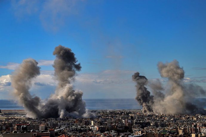 November 26, 2024, Beirut, Beirut, Lebanon: Smoke billows from several places of Beirut southern suburb, a hotbed for pro-Iranian Hezbollah, following heavy Israeli air raids. Israeli security cabinet appears set to approve a ceasefire plan with LebanonA?