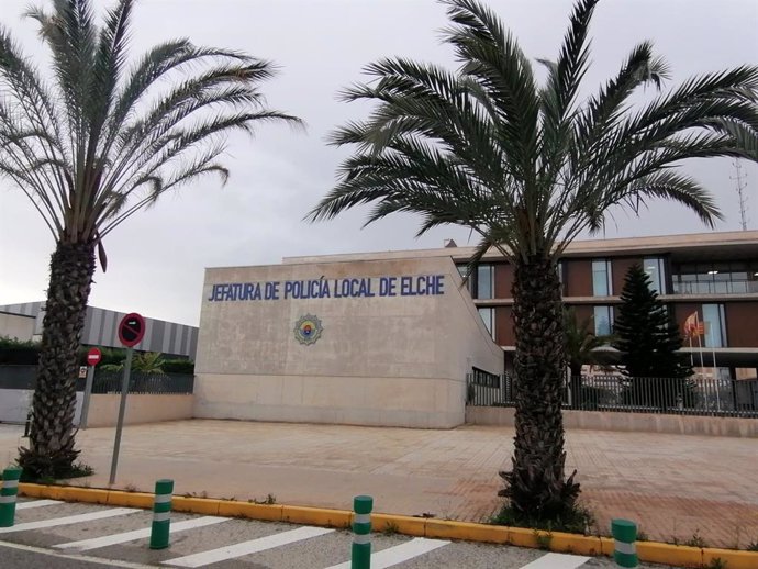 Archivo - Edificio de la Jefatura de Policía Local de Elche (Alicante), en una imagen de archivo.