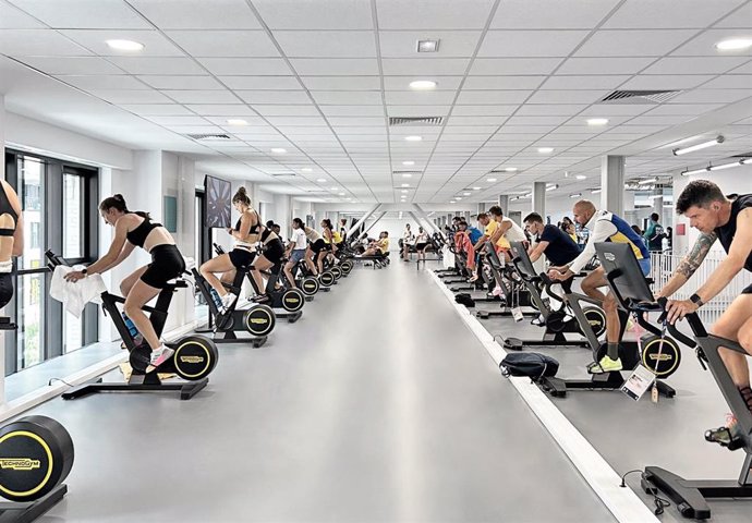 Deportistas entrenándose con aparatos de Technogym en la Villa Olímpica de Paris 2024.