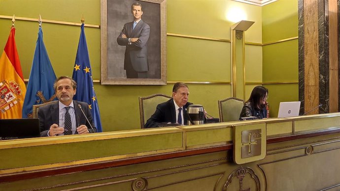 El alcalde de Oviedo, Alfredo Canteli, preside la sesión del Pleno municipal.