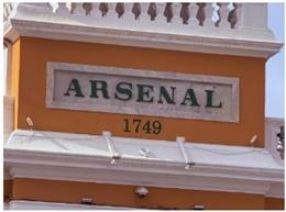 Detalle de la inscripción '1749' en la puerta del Arsenal de Cartagena