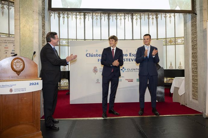 Florian Trittel y Joan Cardona durante los Premios Clúster Marítimo Español-Federico Esteve 2024