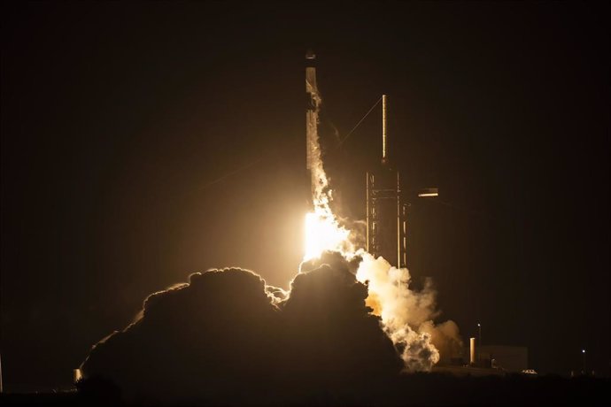 Cohete de SpaceX despegando desde Cabo Cañaveral (Estados Unidos).