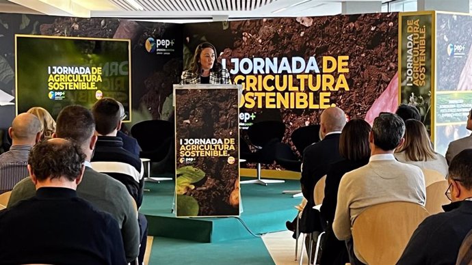 La consejera de Agricultura y Ganadería de la Junta de Castilla y León, María González Corral, participa en la I Jornada de Agricultura Sostenible organizada por Pepsico-Lays en el Fórum Evolución de Burgos.