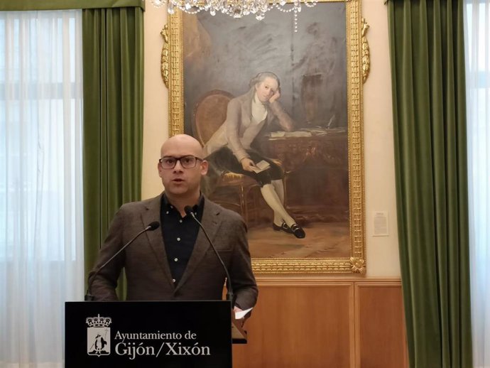 El portavoz del Gobierno del Ayuntamiento de Gijón, Jesús Martínez Salvador (Foro), en rueda de prensa en el Consistorio gijonés.