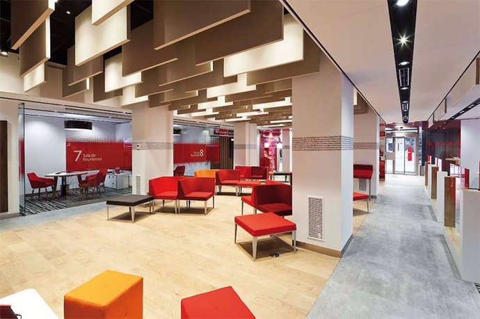 Archivo - Oficina Smart Red de Banco Santander