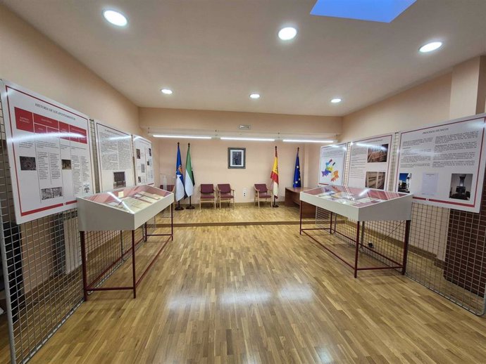 La exposición itinerante que saca a la luz documentos históricos recala en Robledillo de Gata (Cáceres)