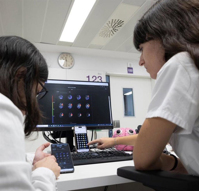 Personal del Hospital de Bellvitge usando herramientas de inteligencia artificial.