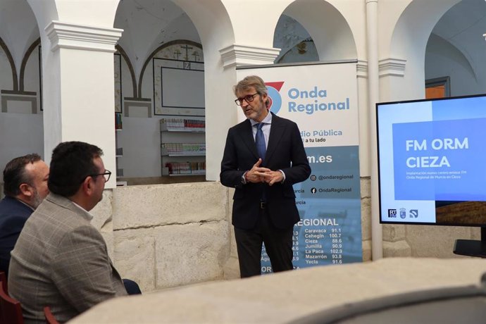 El consejero de Economía, Hacienda, Fondos Europeos y Transformación Digital, Luis Alberto Marín, asiste a la presentación de este centro