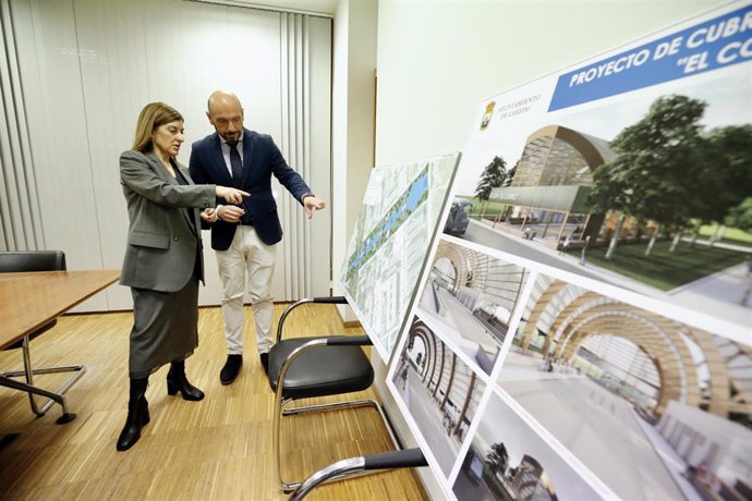 La presidenta de Cantabria, María José Sáenz de Buruaga, y el alcalde de Laredo, Miguel González