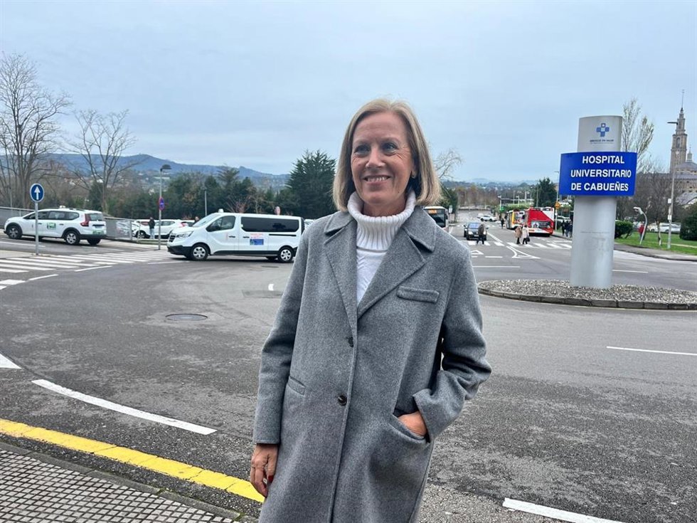 La diputada del PP en la Junta General del Principado de Asturias (JGPA) y portavoz de Sanidad Pilar Fernández Pardo, a la entrada del hospital de Cabueñes, en Gijón.