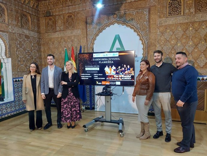 Presentación de la primera Zambomba Juvenil Flamenca en Almería.