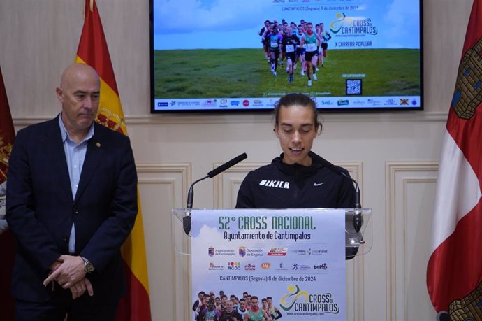 La atleta Idaira Prieto con el diputado de Deportes, Óscar Moral, en la presentación del Cross .