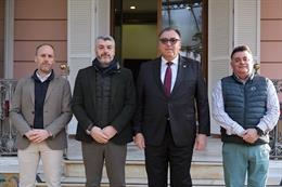 Reunión de UGT Andalucía con el consejero de Turismo de la Junta de Andalucía, Arturo Bernal.