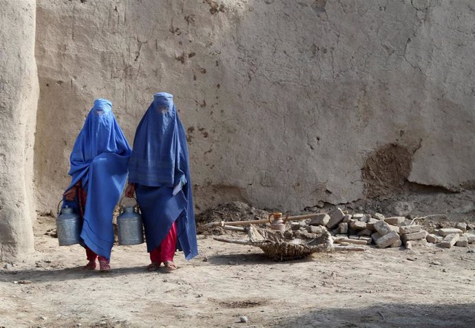 Archivo - Dos mujeres con burka en Afganistán (archivo)