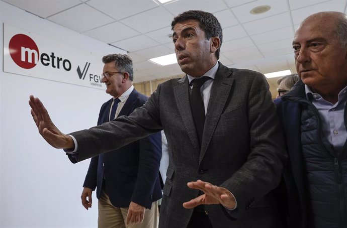 El president de la Generalitat valenciana, Carlos Mazón, a su llegada a la visita al puesto de mando provisional de Metrovalencia, a 3 de diciembre de 2024, en Valencia, Comunidad Valenciana (España). 