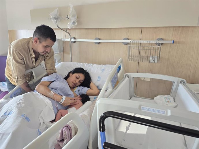 Gia, la primera niña que nace en el Nuevo Hospital 12 de Octubre