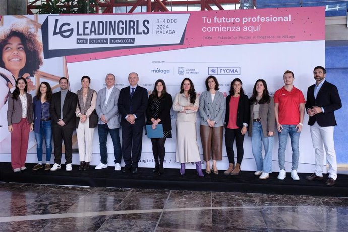 Foto de familia del inicio en Málaga de Leadinggirls, foro para fomentar carreras profesionales sin estereotipos y visibilizar talento femenino.