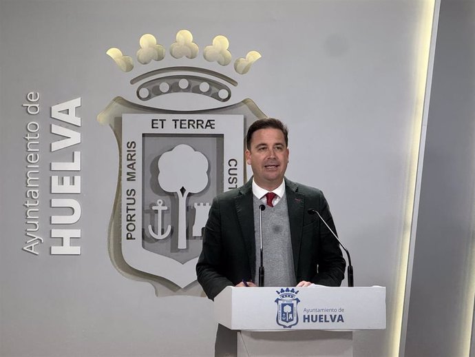 El concejal de Cultura y Patrimonio Arqueológico del Ayuntamiento de Huelva, Nacho Molina, este martes en rueda de prensa.