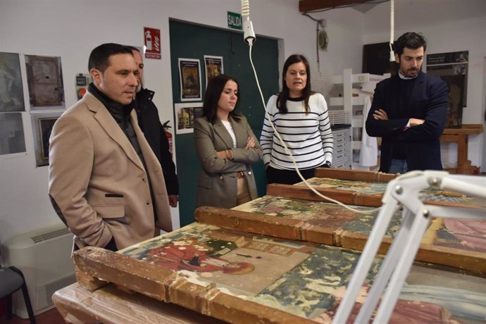 El Taller de Restauración de la Diputación está interviniendo en Las Ánimas del Purgatorio de Villanueva de la Jara.