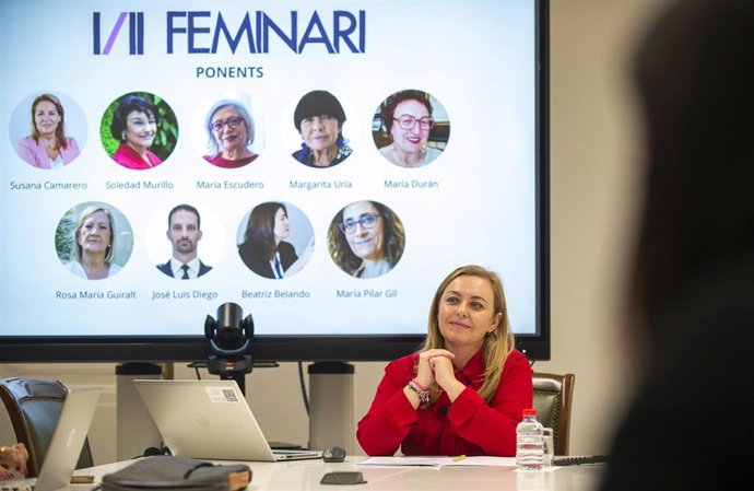 La vicepresidenta primera de la Diputación de València, Natàlia Enguix, durante la rueda de prensa de presentación de la séptima edición del Feminario.