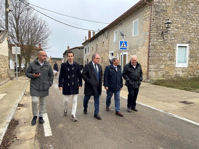 El consejero en su visita a Palacios del Alcor.