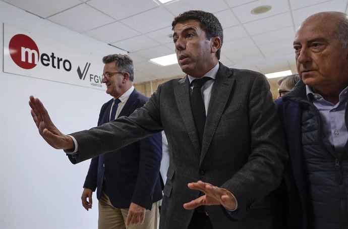 El president de la Generalitat valenciana, Carlos Mazón, a la seua arribada a la visita al lloc de comandament provisional de Metrovalencia, a 3 de desembre del 2024, a València, Comunitat Valenciana (Espanya). 