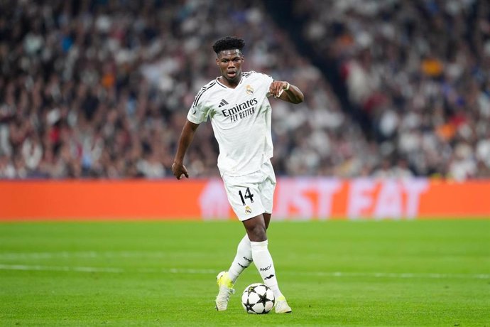 El centrocampista del Real Madrid Aurélien Tchouameni, ante el AC Milan en Champions. 