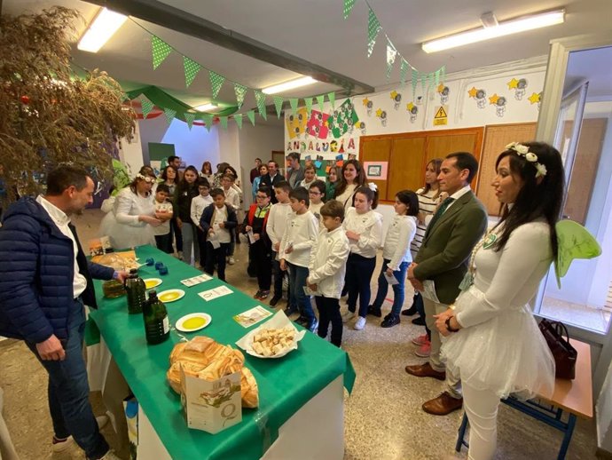 Celebración del Día de la Bandera en el CEIP Virgen del Carmen, en Alcaudete