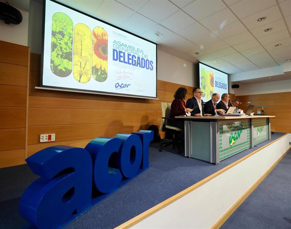 Imagen de la mesa presidencial durante la Asamblea General de Delegados de ACOR