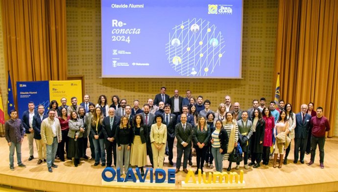 La Universidad Pablo de Olavide celebra con egresados el evento Re-conecta 2024.