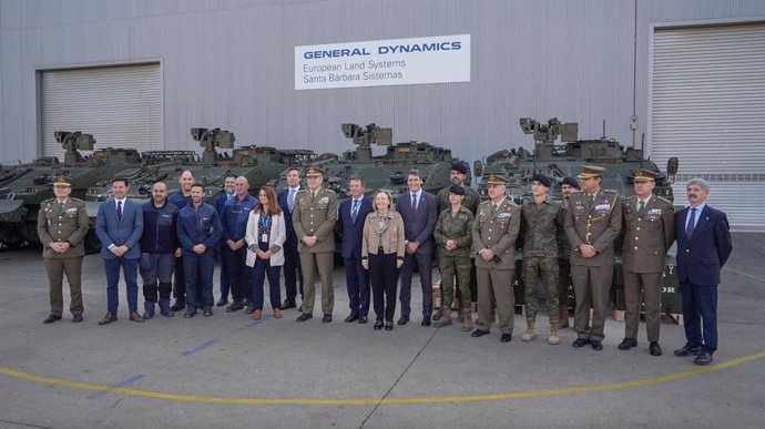 Acto de entrega al Ministerio de Defensa de cuatro nuevos vehículos de combate para zarpadores Castor.