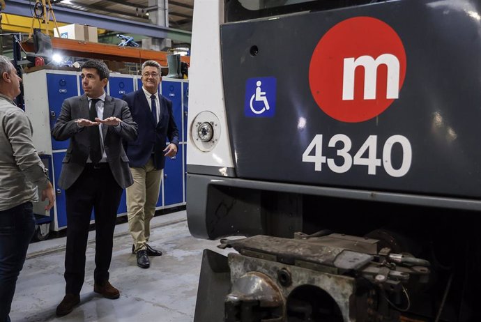 El president de la Generalitat valenciana, Carlos Mazón, a su llegada a la visita al puesto de mando provisional de Metrovalencia, a 3 de diciembre de 2024, en Valencia, Comunidad Valenciana (España). 