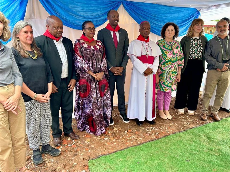 Maeztu participa en Ruanda en los actos del 50 aniversario del Hospital de Nemba, primer proyecto de cooperación navarra