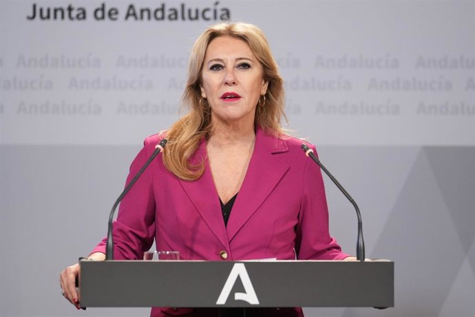 La consejera de Economía y Hacienda de la Junta de Andalucía y portavoz del Gobierno, Carolina España, durante la rueda de prensa posterior a la reunión del Consejo de Gobierno.. A 3 de diciembre de 20024, en Sevilla (Andalucía, España). El Consejo de G