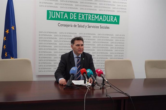 El director gerente del SES, Jesús Vilés, en rueda de prensa