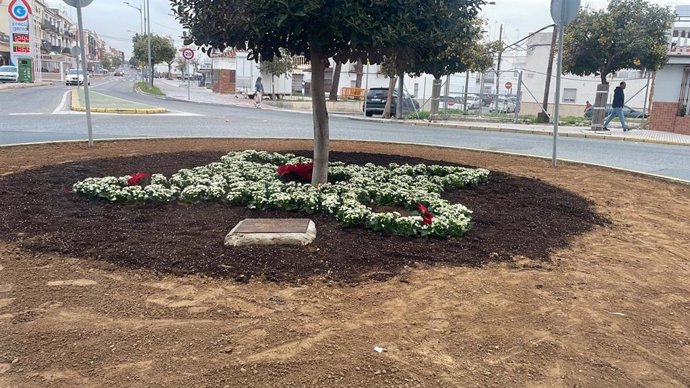 Glorieta de Utrera despojada de sus plantas ornamentales