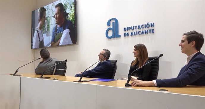 Presentación del proyecto Mesa Abierta el martes 3 de diciembre de 2024 en la sala de prensa de la Diputación de Alicante.