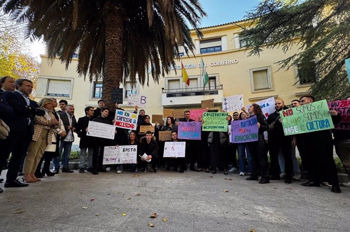 Concentración por una dotanción instrumental digna para el Conservatorio Superior de Música de Jaén.