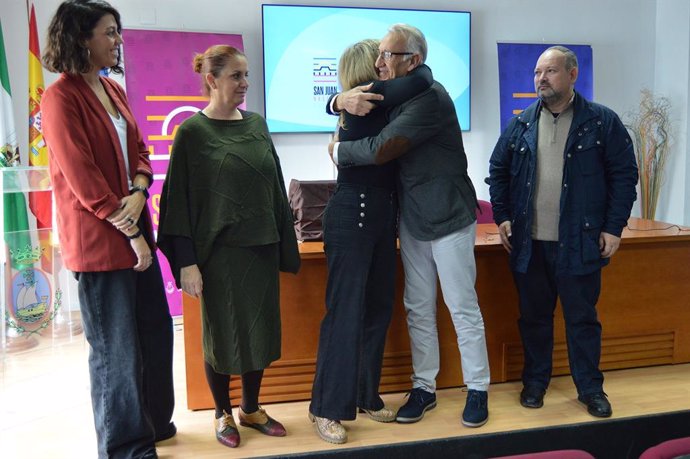 Entrega de los restos al Ayuntamiento de Bonares.