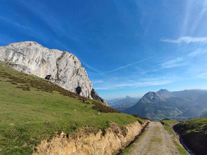 Vista del monte Mugarra (Bizkaia)