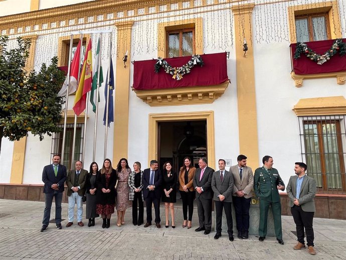 La consejera de Empleo, Empresa y Trabajo Autónomo, Rocío Blanco, en su visita al Ayuntamiento de La Palma del Condado (Huelva).