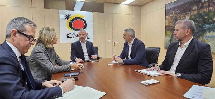 El secretario autonómico de Turismo, José Manuel Camarero, ha mantenido este martes dos reuniones, con la Secretaría de Estado de Turismo y con el director de Turespaña, Miguel Sanz.