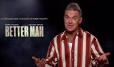 Foto: Robbie Williams lleva su vida al cine en 'Better Man': "He aprendido más de las drogas que en el colegio"