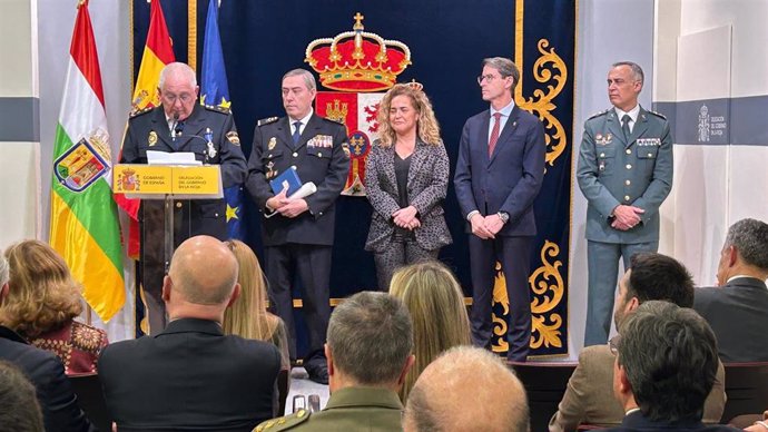 La Delegación del Gobierno en La Roja ha celebrado esta tarde el acto de conmemoración del XLVI Aniversario de la Constitución Española, en el que se ha hecho entrega de las condecoraciones con la Orden del Mérito Civil